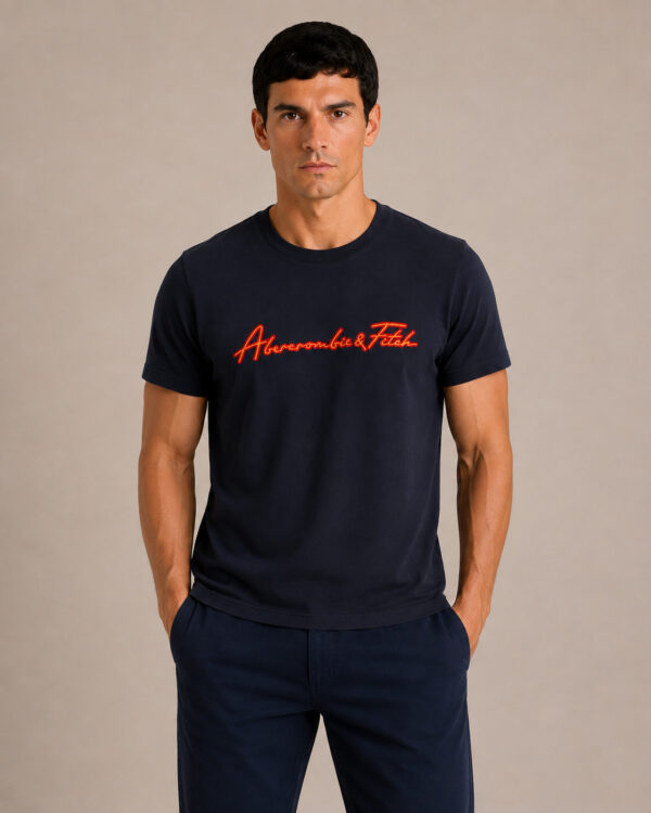 Camiseta Masculina Abercrombie Azul Marinho com Bordado AZUL MARINHO