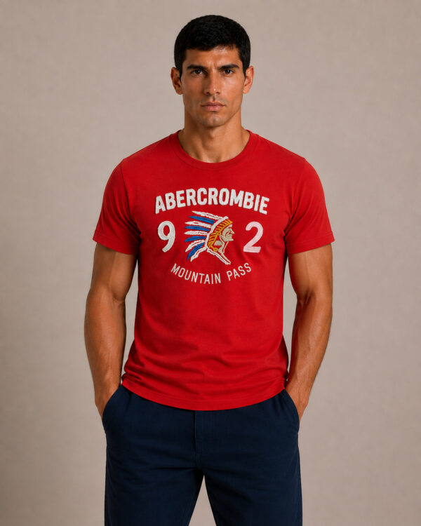 Camiseta Masculina Abercrombie Vermelha Bordada Mountain Pass 92 VERMELHO