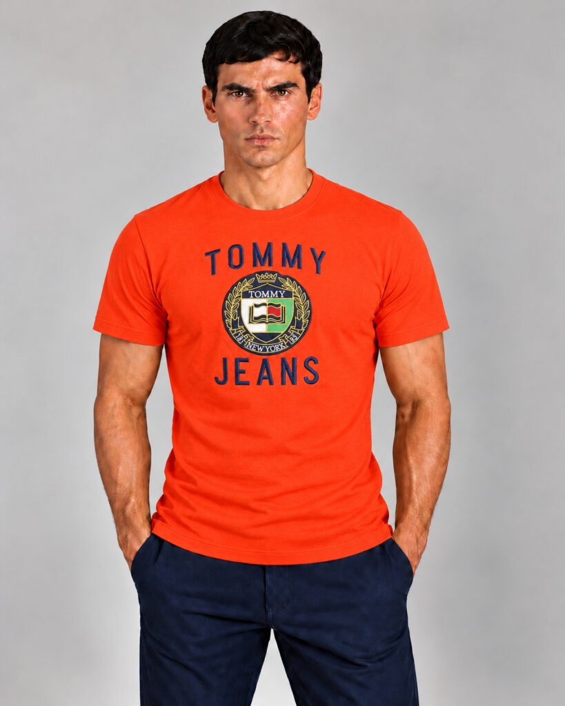 Camiseta Masculina Tommy Jeans Laranja Bordada Brasão