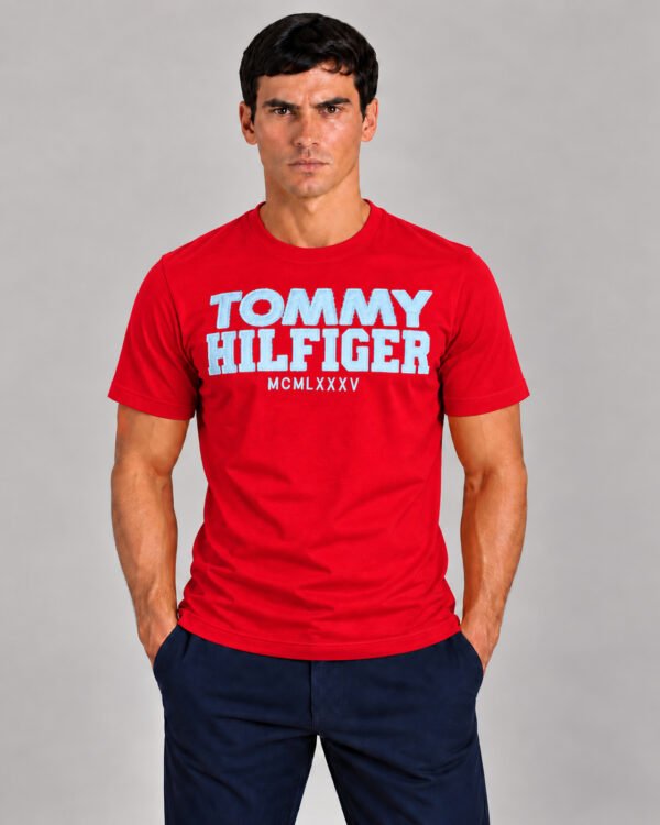 Camiseta Masculina Tommy Hilfiger Vermelha Bordada MCMLXXXV